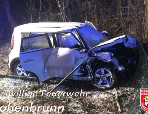 Schwerer Verkehrsunfall mit Frontalzusammenstoß auf B471 bei der Autobahneinfahrt Hohenbrunn